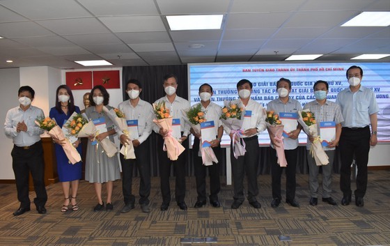 HCMC honors winners of 15th National Press Awards ảnh 2