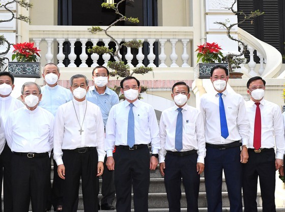 HCMC leaders pay tribute to Catholic dignitaries, followers in Covid-19 fight ảnh 3