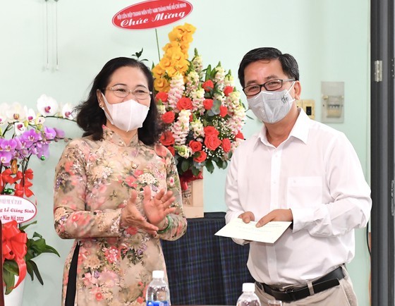 HCMC’s leaders send season’s greetings to Catholic, Protestant communities ảnh 2