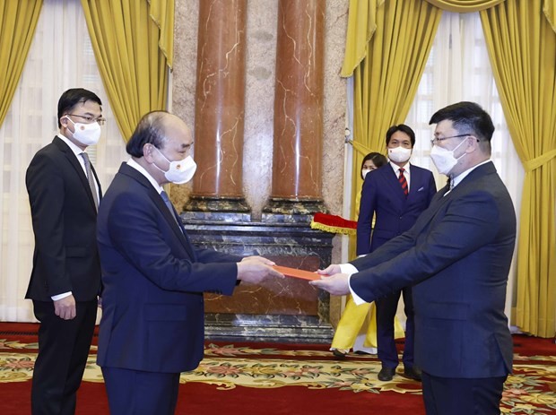 President Nguyen Xuan Phuc receives new foreign ambassadors ảnh 1