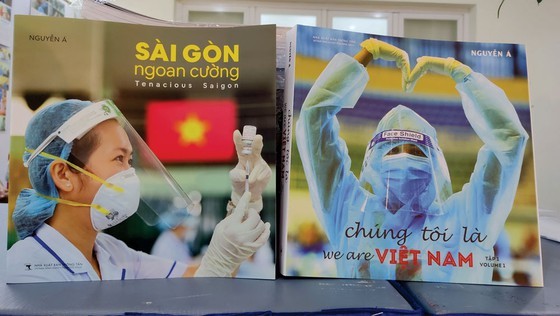 Photo book captures HCMC people’s resilient spirit in Covid-19 fight ảnh 1