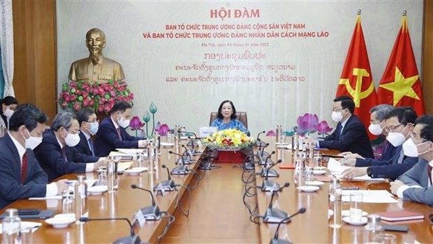 Organization commissions of Vietnamese, Lao Parties foster cooperation ảnh 1