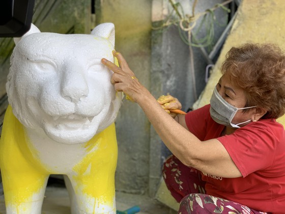 Preparation for Nguyen Hue Flower Street 2022 nearly finished ảnh 1