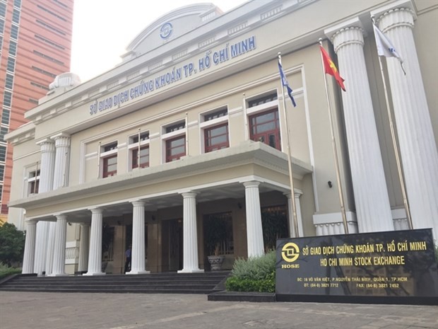 Stock market sets new record on billion dollars of capital inflow ảnh 1