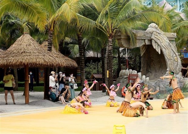 Teleconference discusses improving destinations’ competitiveness ảnh 1