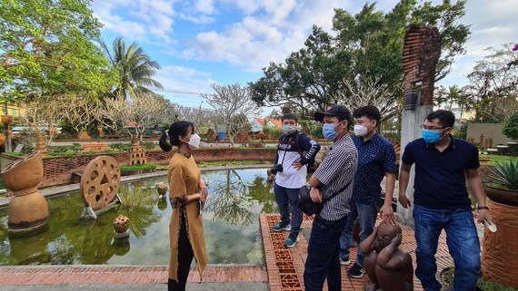 Country’s tourist destinations get ready for return of tourists on Tet holidays ảnh 1