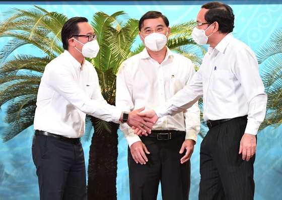 NA Chairman extends Tet greetings to frontline forces, needy people in HCMC ảnh 4