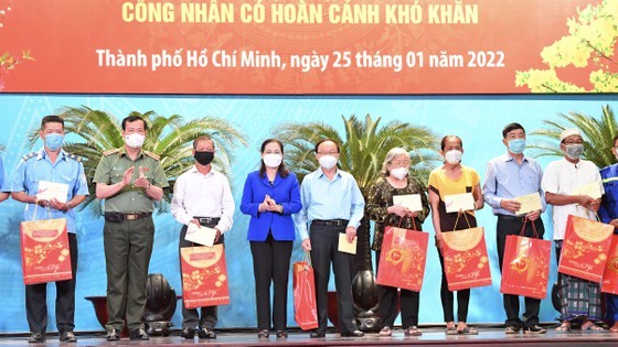 NA Chairman extends Tet greetings to frontline forces, needy people in HCMC ảnh 5