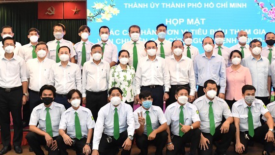 HCMC Party Chief honors volunteer drivers in Covid-19 fight ảnh 1