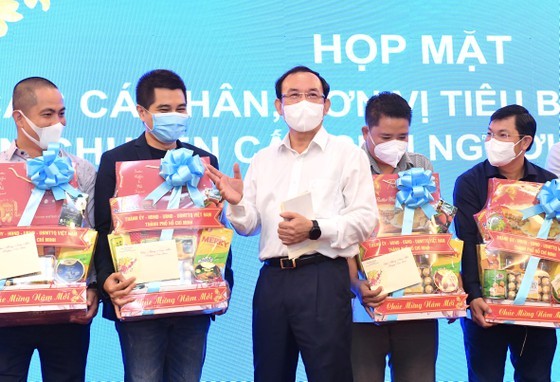 HCMC Party Chief honors volunteer drivers in Covid-19 fight ảnh 4