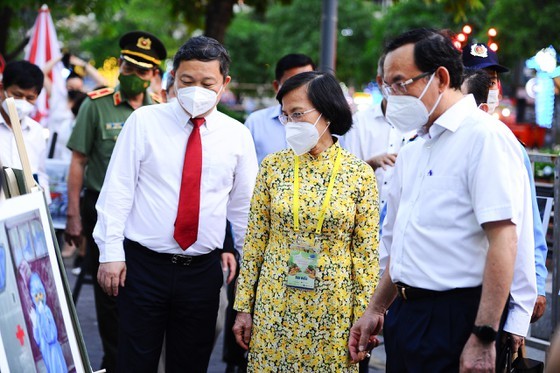 HCMC’s annual book street festival on Tet holidays opens ảnh 5