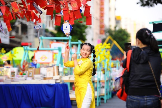 HCMC’s annual book street festival on Tet holidays opens ảnh 7