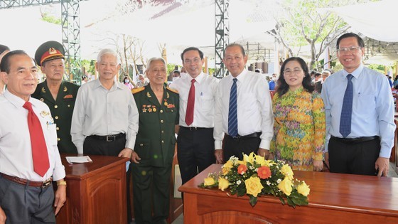 Tet meeting on Sai Gon- Cho Lon- Gia Dinh Revolutionary Tradition held ảnh 1