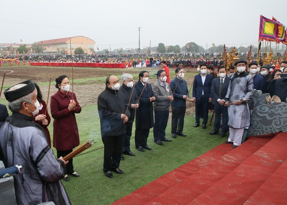 President attends ploughing festival in Ha Nam ảnh 4