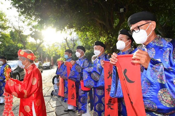 HCMC’s leaders attend ceremony removing Neu tree ảnh 6
