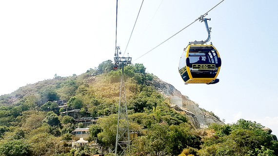 Sam Mountain cable car system inaugurated in An Giang Province ảnh 1