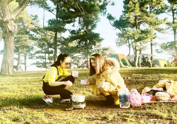 Backpacking, new travel trend sees strong growth ảnh 1