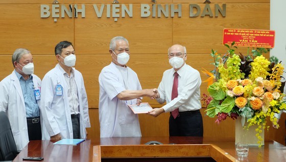 HCMC leaders visit health officials on Vietnamese Doctor’s Day ảnh 6