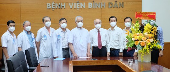 HCMC leaders visit health officials on Vietnamese Doctor’s Day ảnh 7
