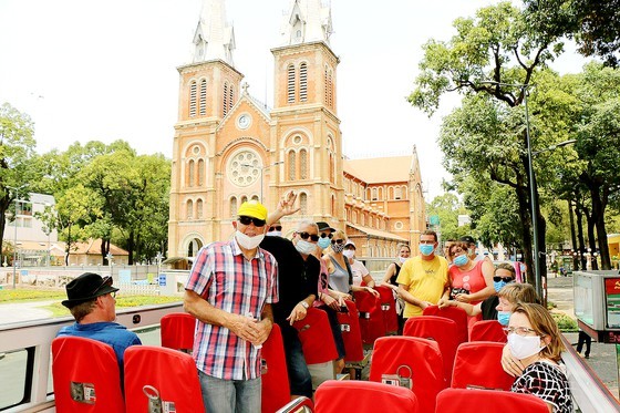 Barriers should be removed to facilitate welcoming int’l visitors to HCMC ảnh 1