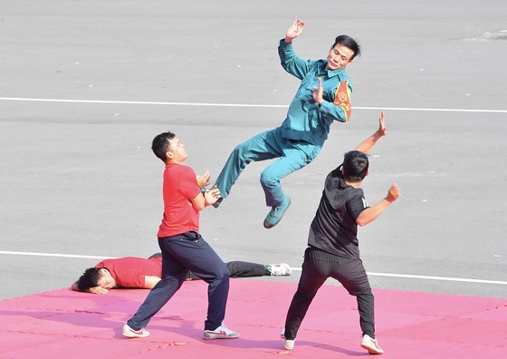 HCMC’s Armed Forces begin training program ảnh 4