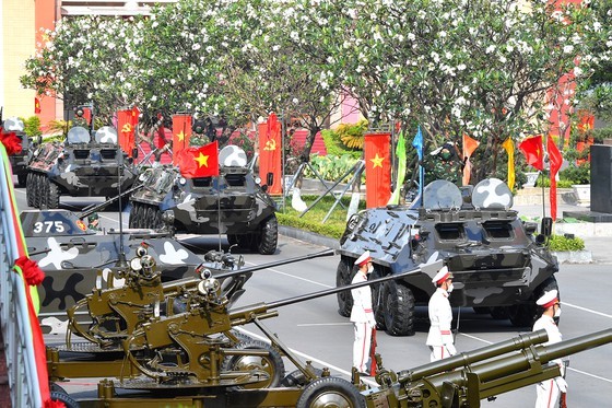 HCMC’s Armed Forces begin training program ảnh 5