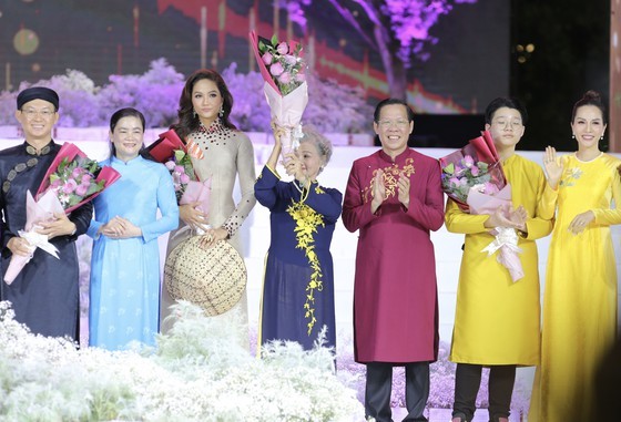 8th HCMC Ao Dai Festival 2022 opens ảnh 6