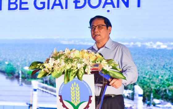 PM attends inauguration ceremony of irrigation system in Kien Giang  ảnh 2