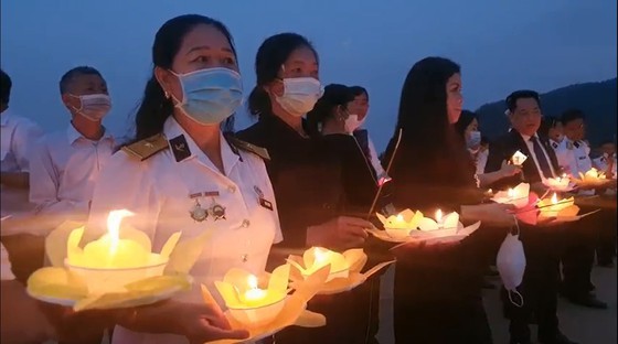 Ceremony held to commemorate fallen soldiers in Gac Ma Island battle ảnh 10