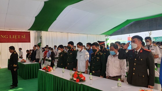Ceremony held to commemorate fallen soldiers in Gac Ma Island battle ảnh 7