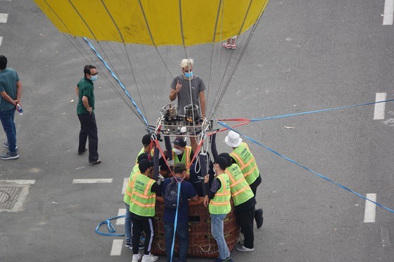 Hot air balloons take to the sky in Da Nang  ảnh 14
