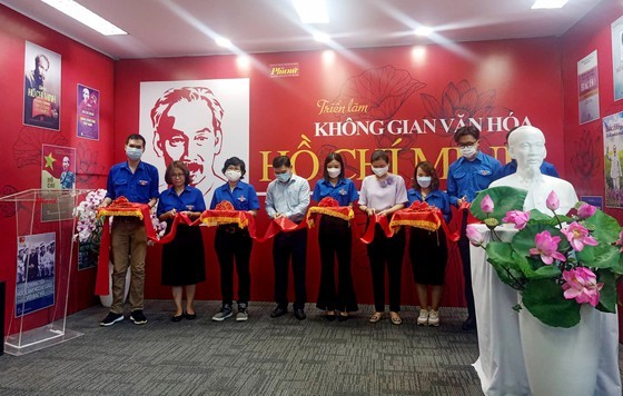 HCMC Women Newspaper hosts exhibition on Ho Chi Minh Space ảnh 1
