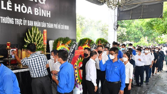 HCMC’s people bid farewell to Standing Vice Chairman ảnh 14