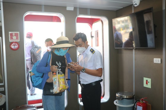 Da Nang- Ly Son high-speed boat service starts its first trip ảnh 7