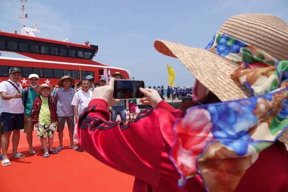 Da Nang- Ly Son high-speed boat service starts its first trip ảnh 10