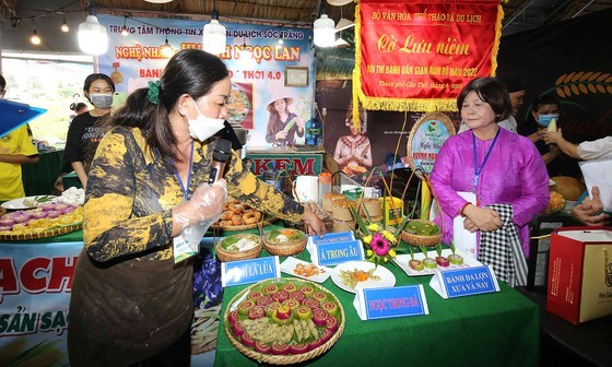 Colorful beauty of traditional cakes ảnh 7