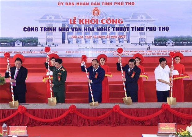 President offers incense in commemoration of Hung Kings ảnh 2