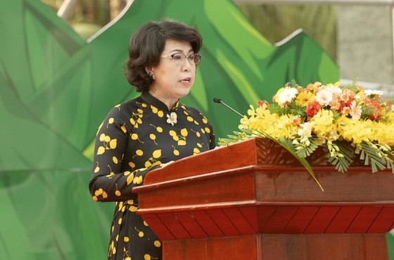 HCMC’s leaders offer incense to Hung Kings on commemoration day ảnh 2
