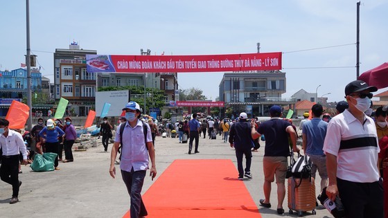 Da Nang- Ly Son high-speed boat service starts its first trip ảnh 1