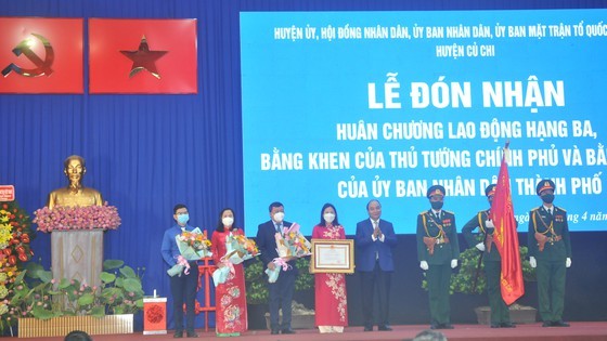 Cu Chi District receives third-class Labor Medal ảnh 1
