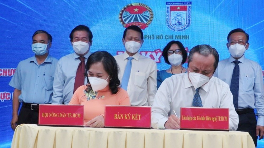 HCMC farmers, HUFO cooperate to implement int’l integration activities ảnh 1