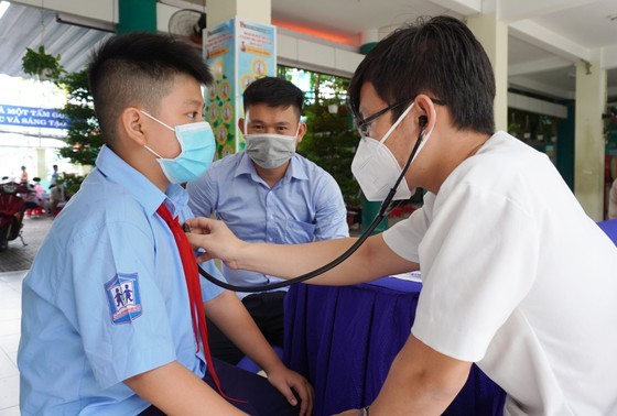 HCMC: First primary students get vaccinated against Covid-19 ảnh 3