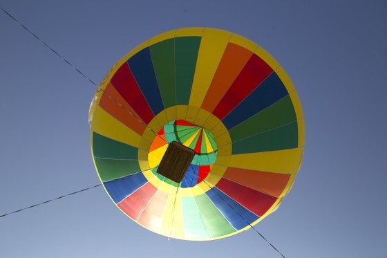 First hot air balloon festival held in Kon Tum ảnh 8