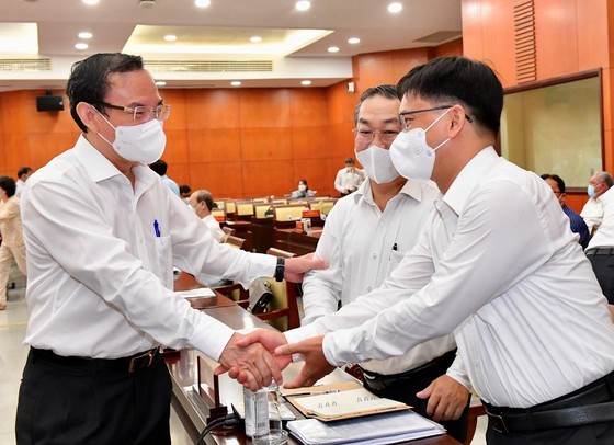 13th Congress of HCMC Party Committee discusses socioeconomic missions ảnh 3