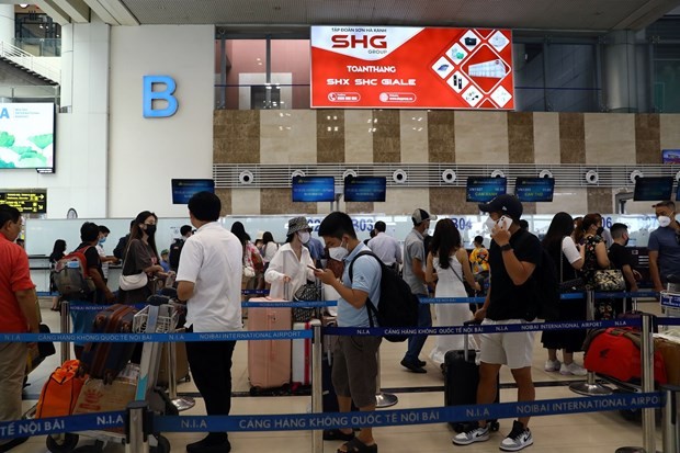 Passengers at Noi Bai, Tan Son Nhat reach record prior to holidays ảnh 1