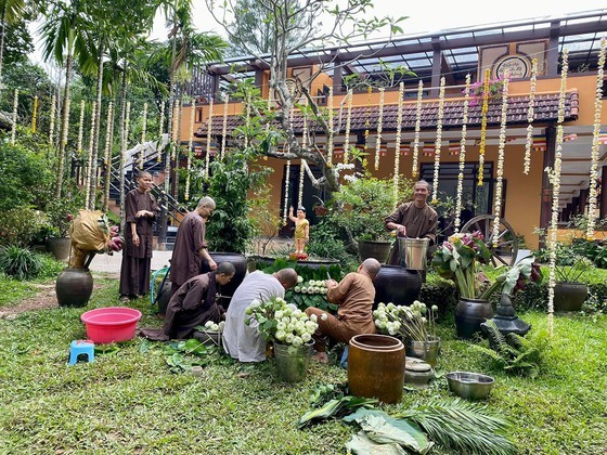 Week-long festival celebrating Buddha's birthday opens in Hue ảnh 29