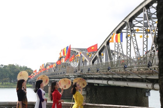 Week-long festival celebrating Buddha's birthday opens in Hue ảnh 33