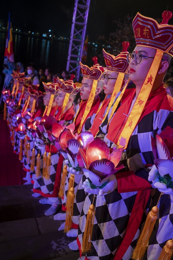 Week-long festival celebrating Buddha's birthday opens in Hue ảnh 9
