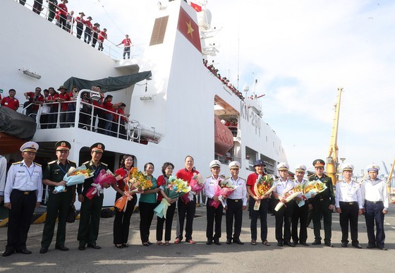 HCMC’s delegation visits Truong Sa island, DK1 platform ảnh 2