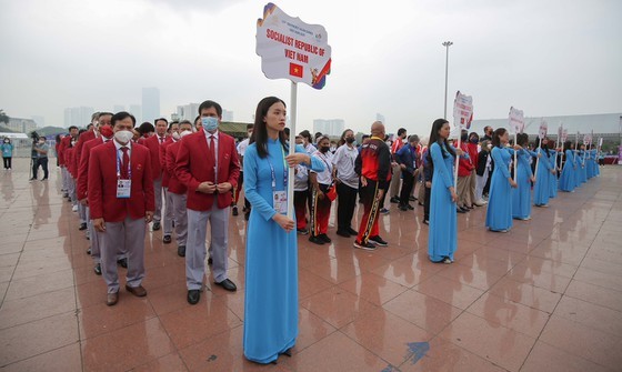 Flag-hoisting ceremony of SEA Games 31 held in Hanoi ảnh 2